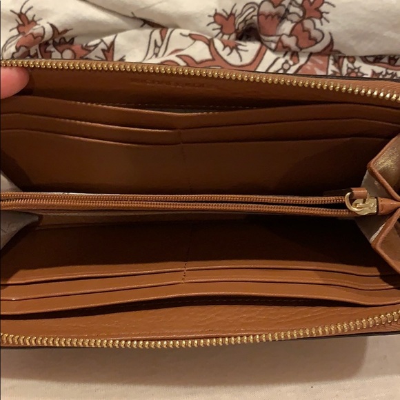 MICHAEL KORS WALLET - Picture 3 of 4